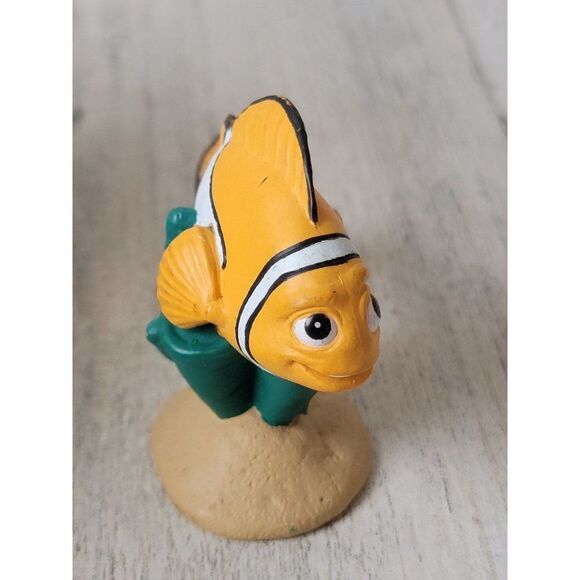 Merlin dad Finding Nemo coral reef toy figure Disney Pixar - Picture 1 of 6